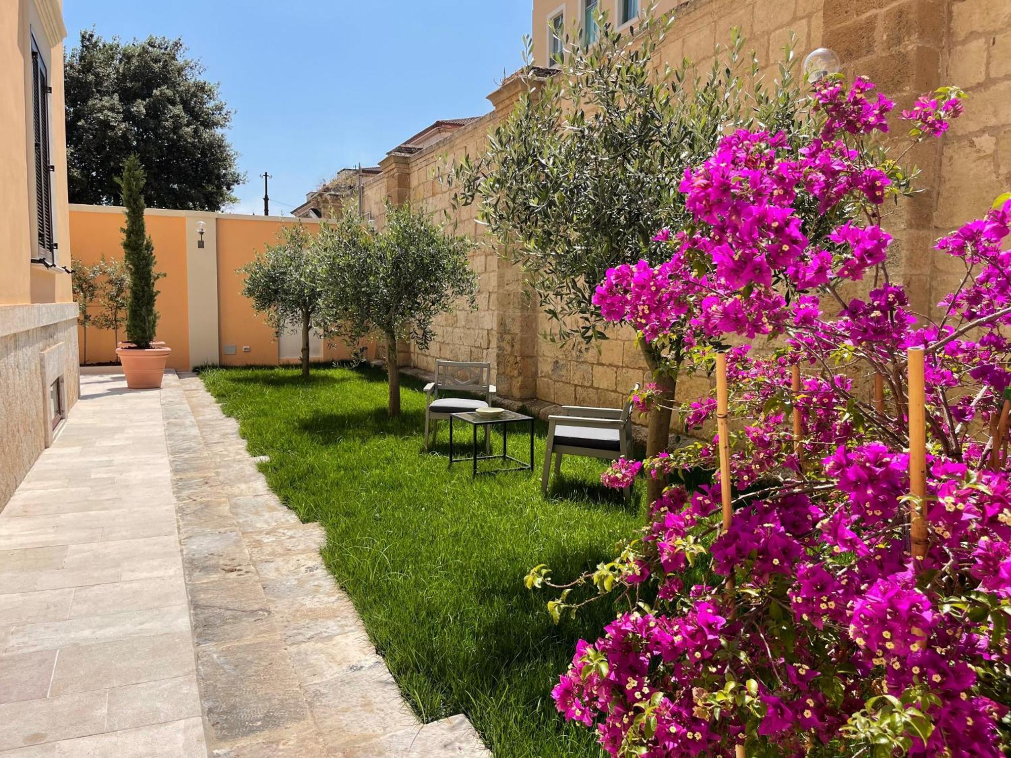 Hotel Palazzo Pitagora Taranto Exterior foto